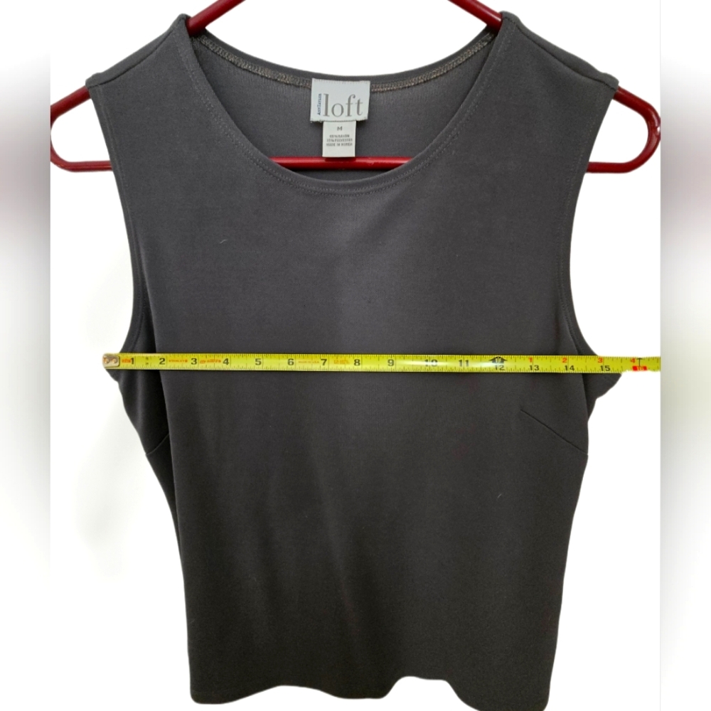 LOFT sleeveless gray top, size M, easy care, versatile. GUC.